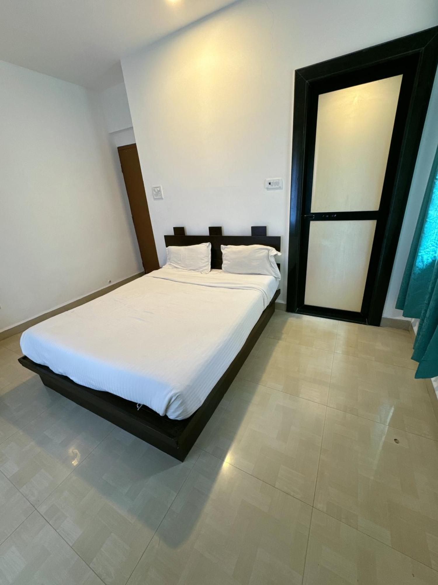 Yoyo Goa, The Apartment Hotel Vagator Exteriör bild